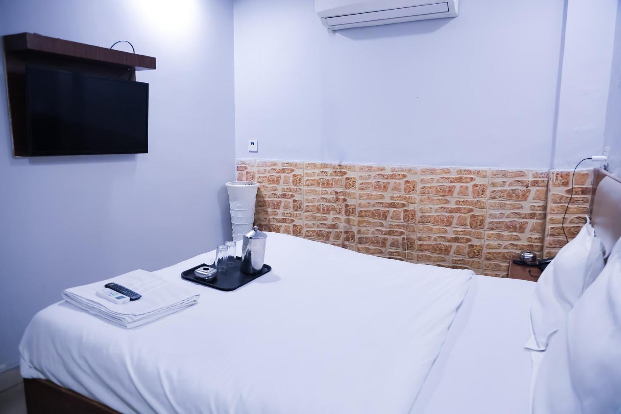 Mannat Stay Hotel - Laxmi Nagar Neu-Delhi Exterior foto
