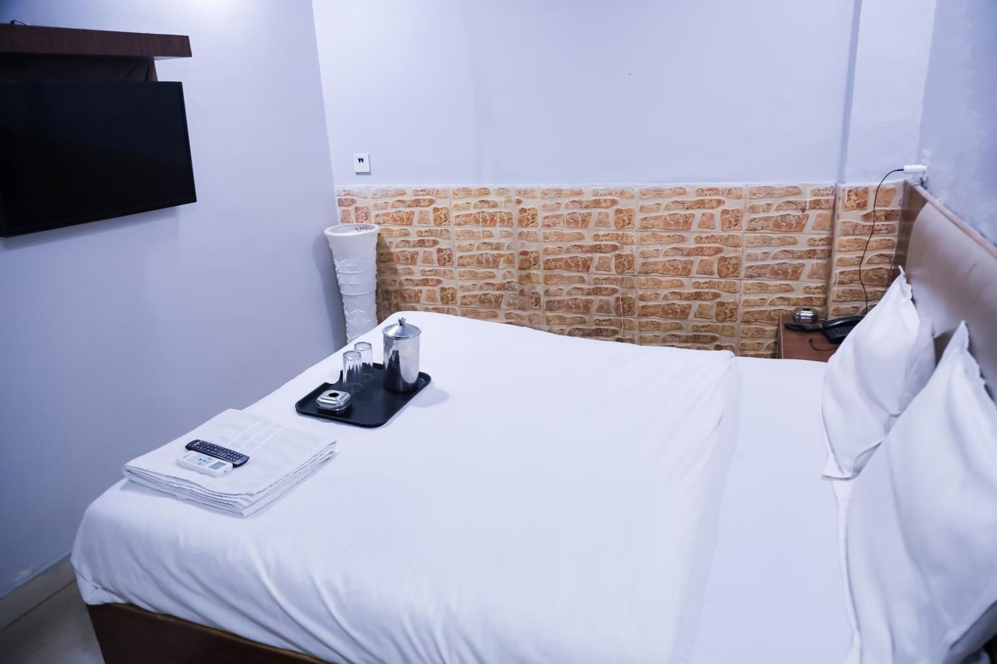 Mannat Stay Hotel - Laxmi Nagar Neu-Delhi Exterior foto