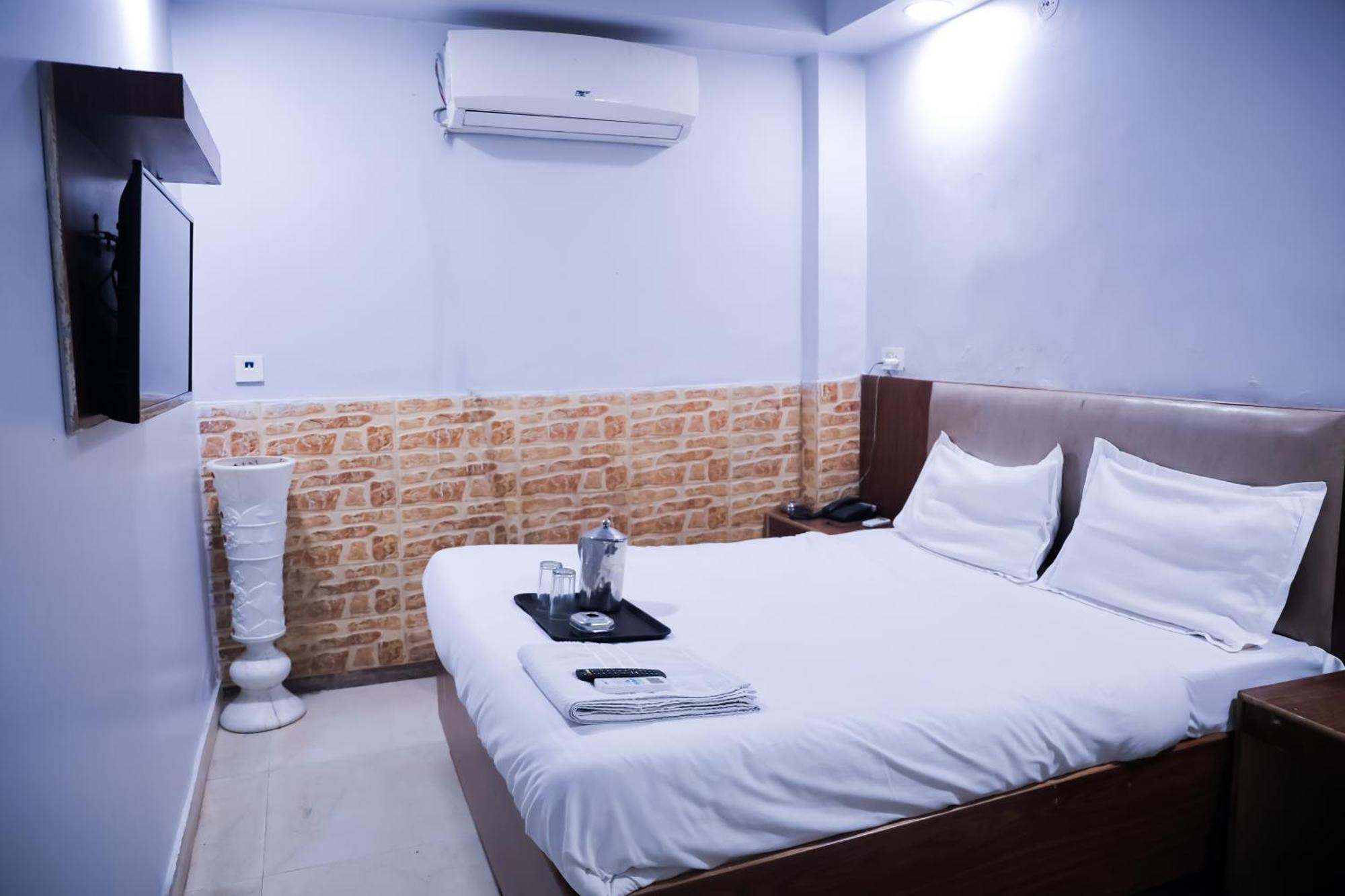Mannat Stay Hotel - Laxmi Nagar Neu-Delhi Exterior foto