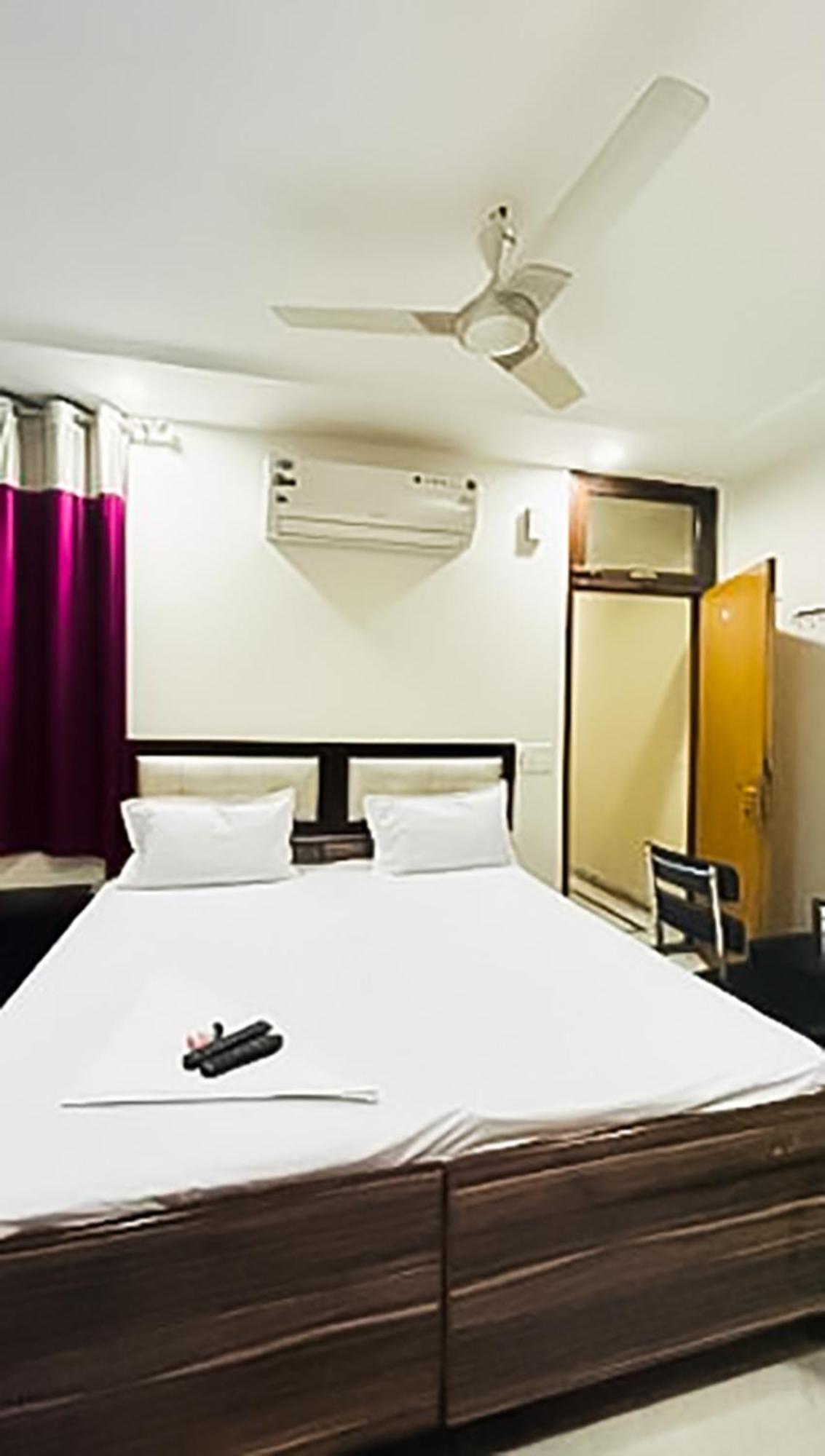 Mannat Stay Hotel - Laxmi Nagar Neu-Delhi Exterior foto